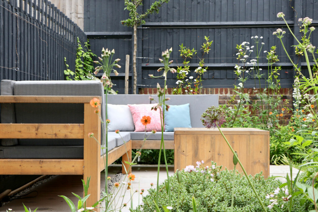 Sevenoaks garden design with bespoke seating